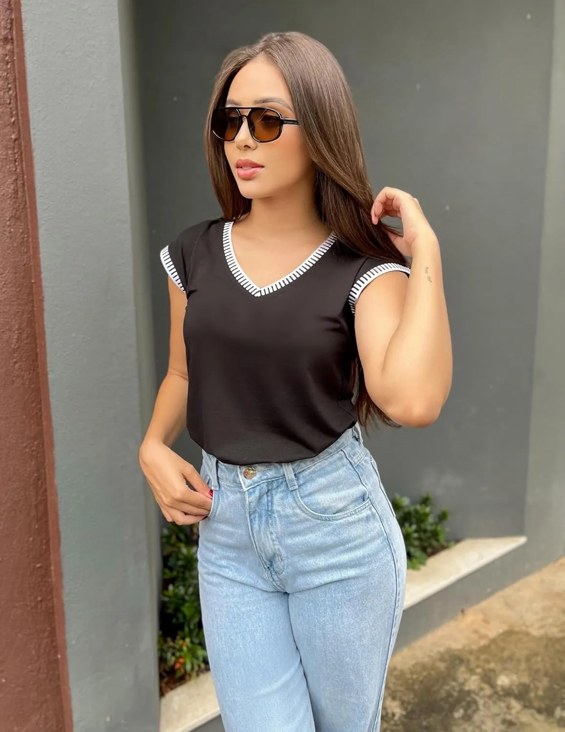Zeagoo Women's Summer Tops Cap Sleeve Casual Shirts 2025 V Neck Basic Tshirts Loose Fit Trendy Tee